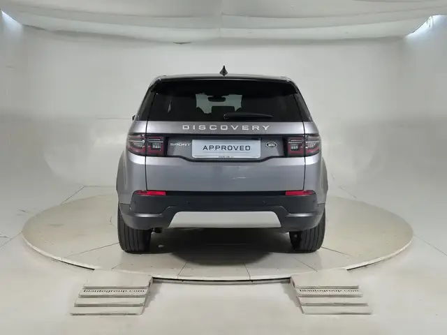 Land Rover Discovery Sport view 7