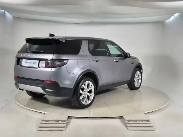 Land Rover Discovery Sport view 2