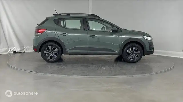 Dacia Sandero view 4