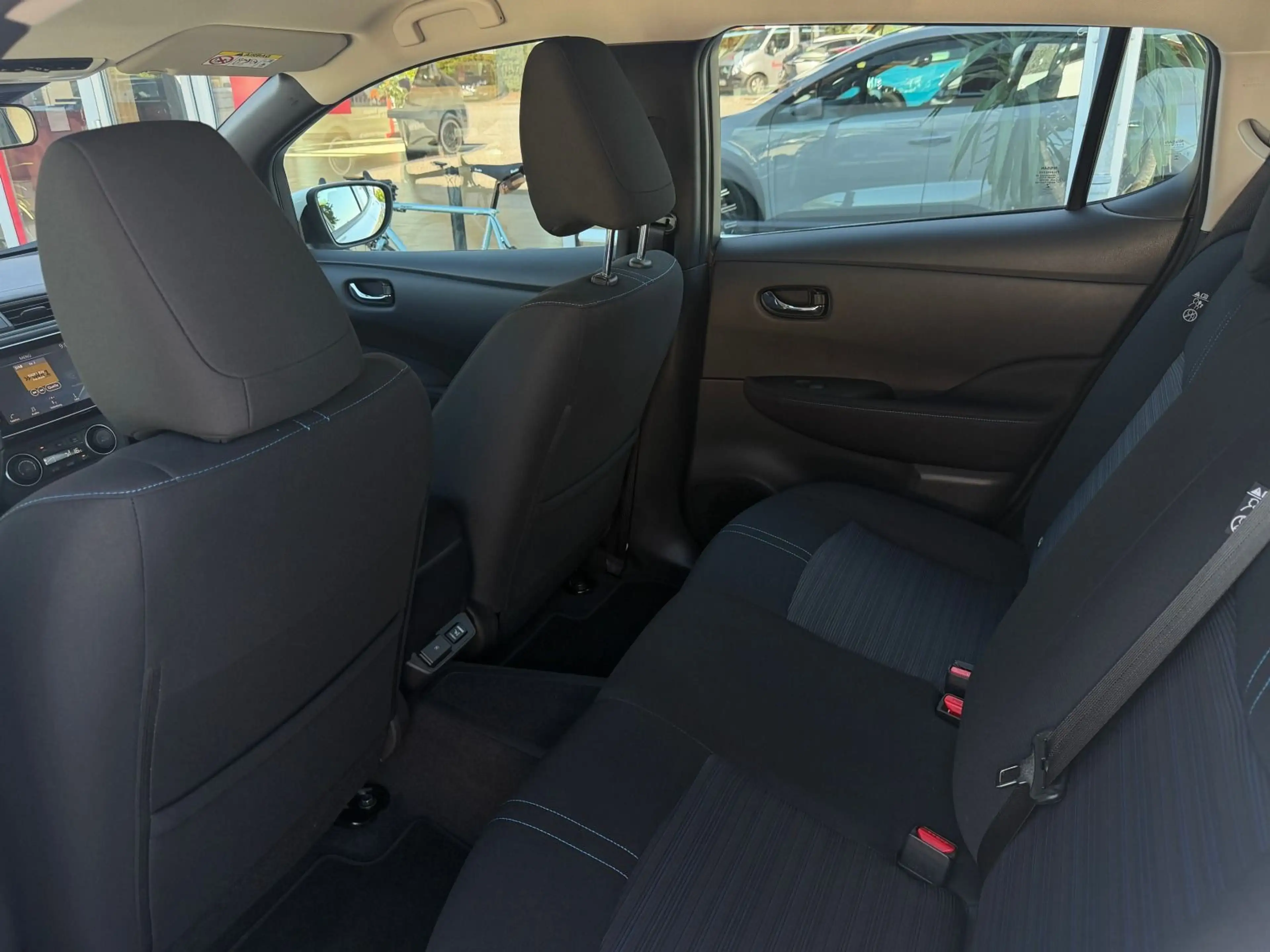 Nissan Leaf Acenta 40kWh 150PS Sitzh. vo+hi., beh.Lenkr — photo 8