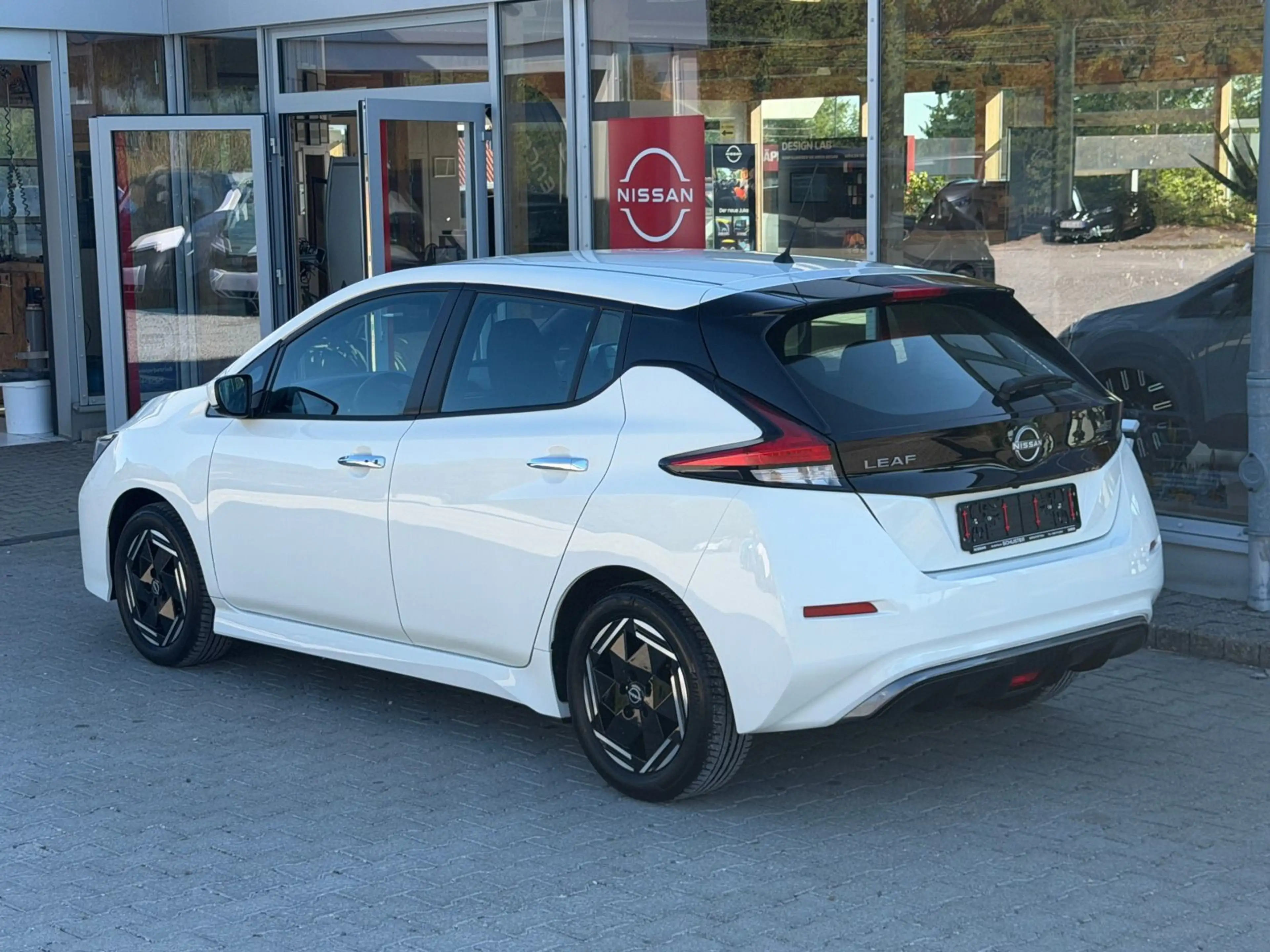 Nissan Leaf Acenta 40kWh 150PS Sitzh. vo+hi., beh.Lenkr — photo 3