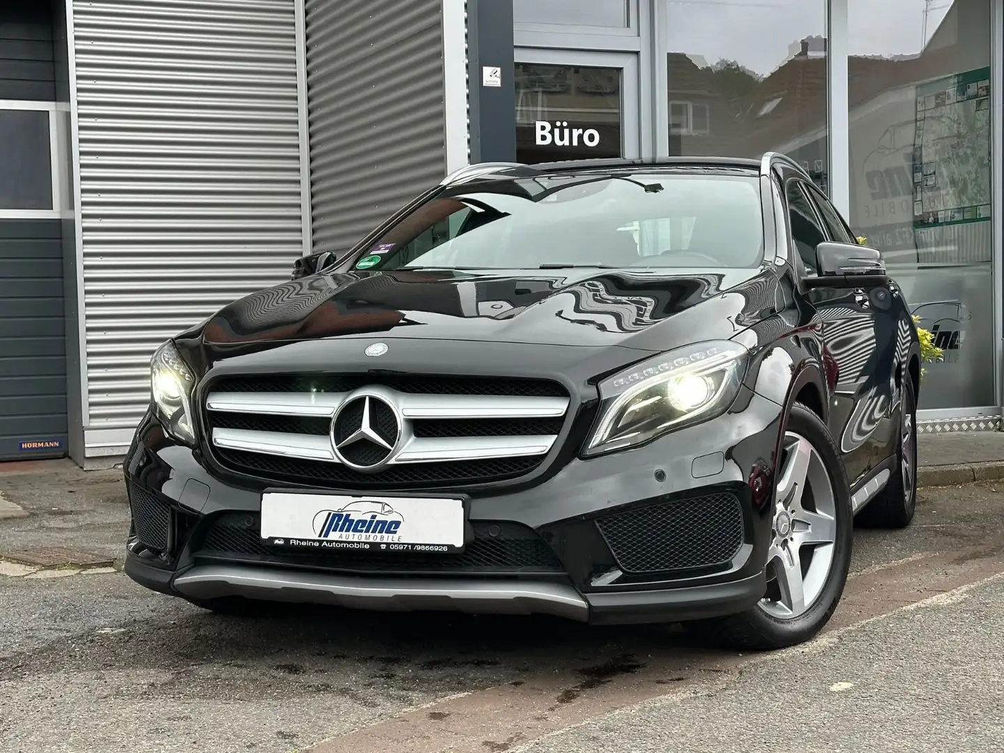 Mercedes-Benz GLA 220 CDI/d 4Matic*AMG*PDC*SHZ*NAVI*XENON* Schwarz - 1
