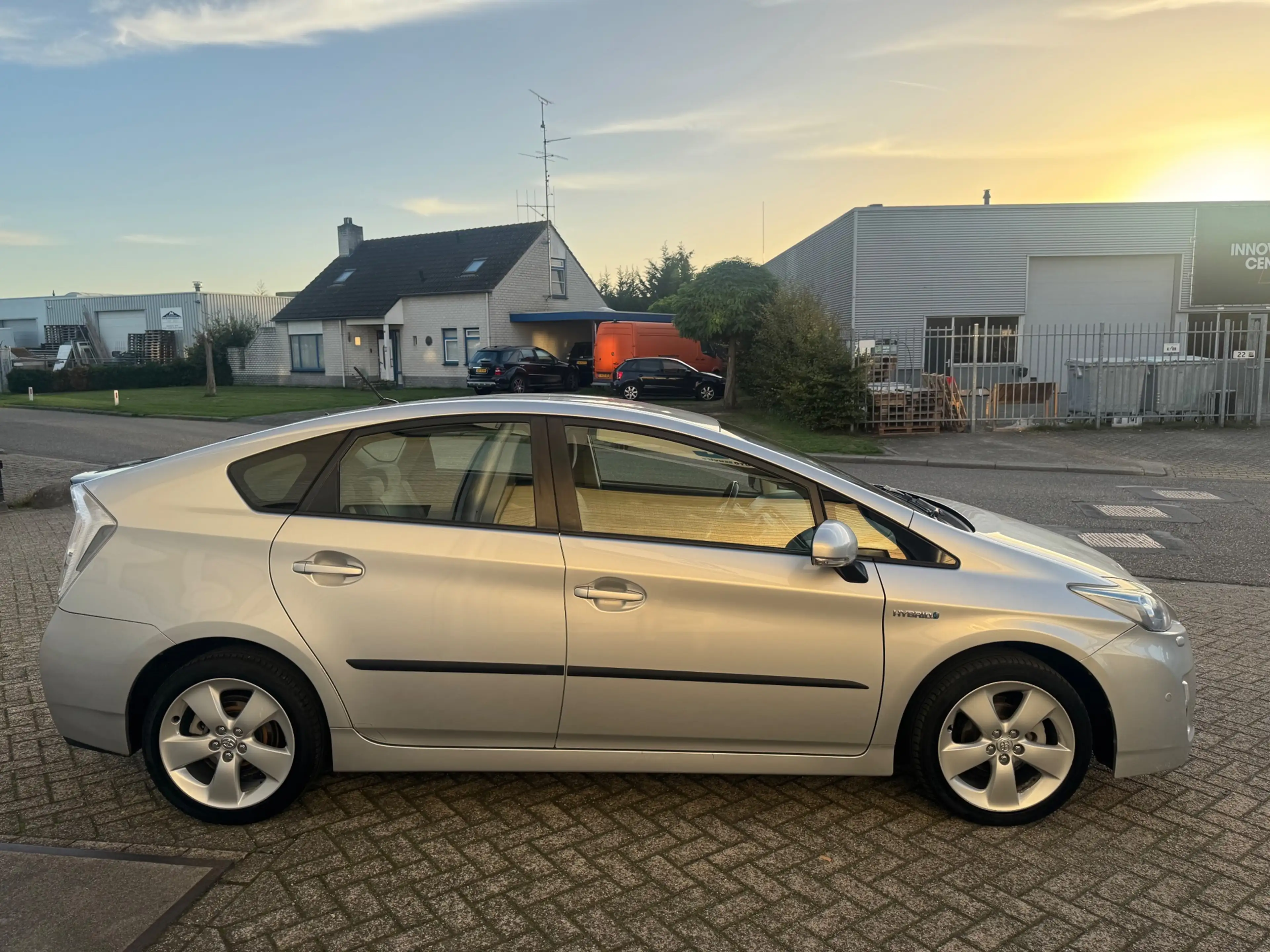 Toyota Prius 1.8 Dynamic Navigatie,Cruise control, Camera — photo 12