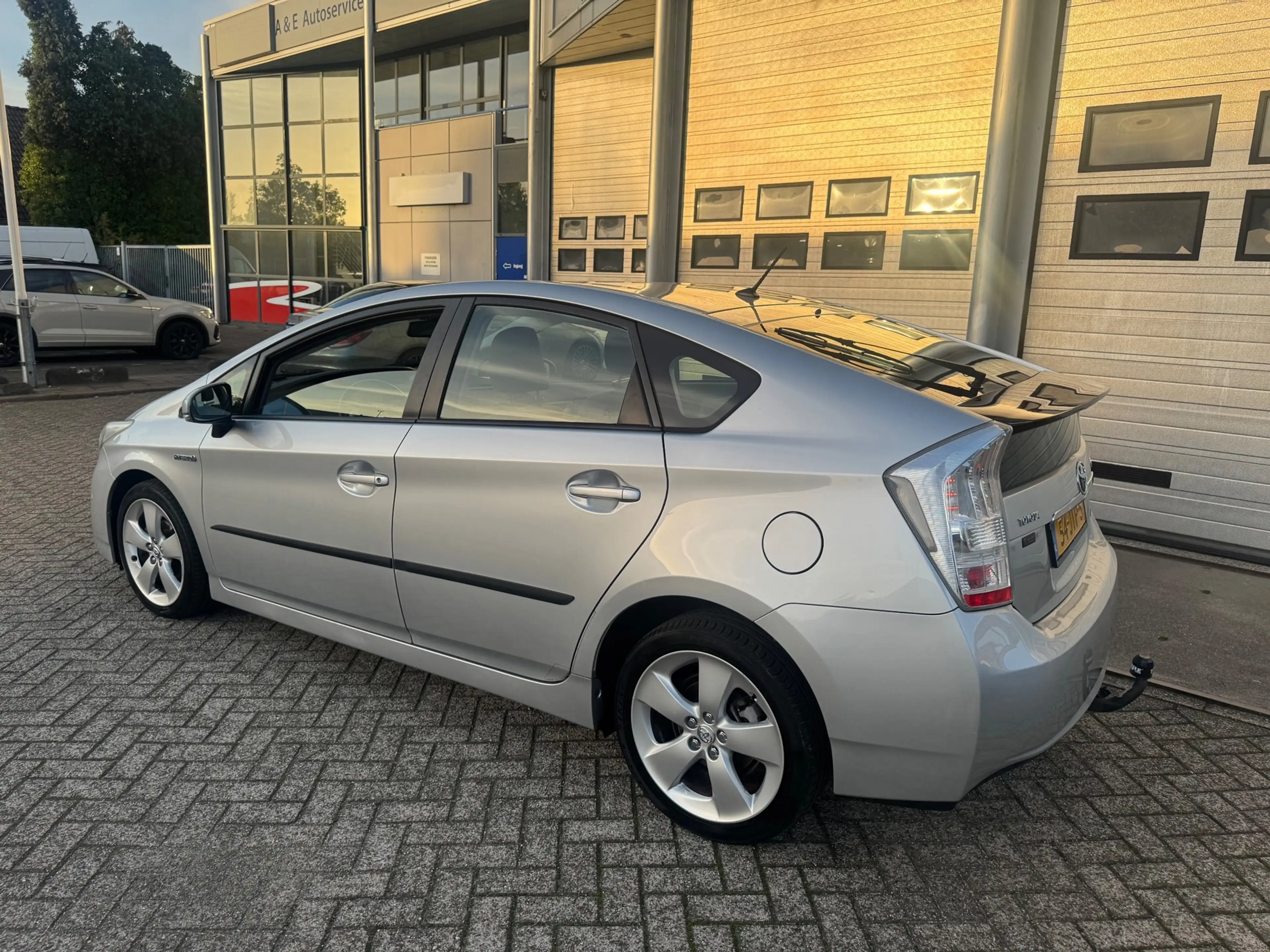 Toyota Prius 1.8 Dynamic Navigatie,Cruise control, Camera — photo 6