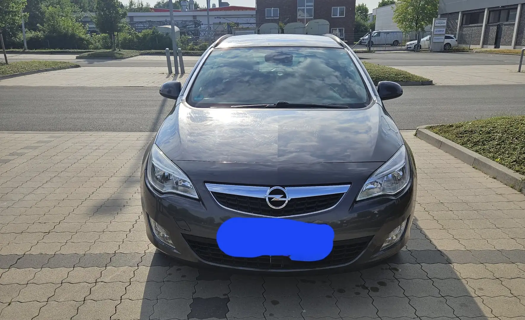 Opel Astra Design Edition Grau - 1