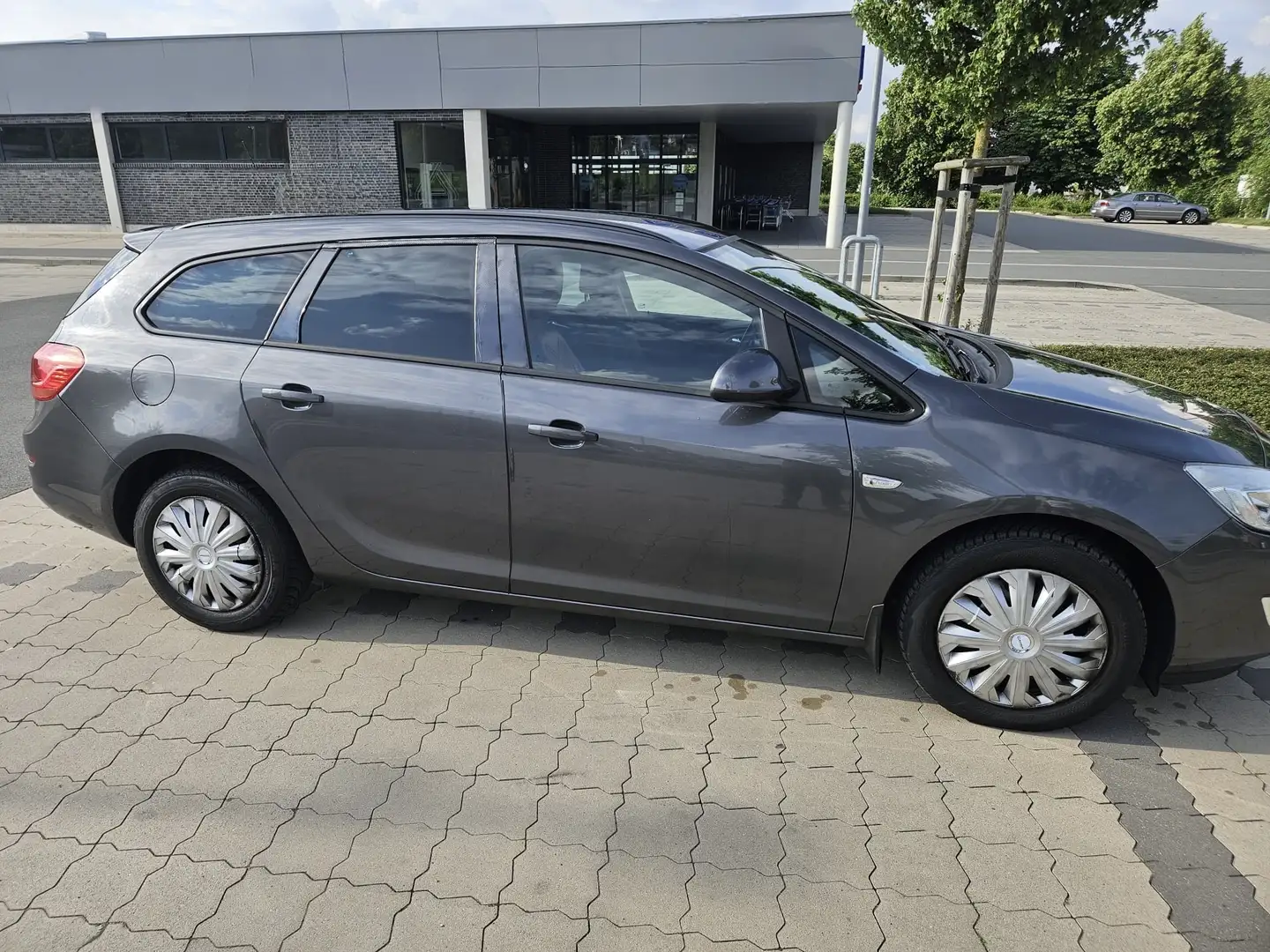 Opel Astra Design Edition Grau - 2