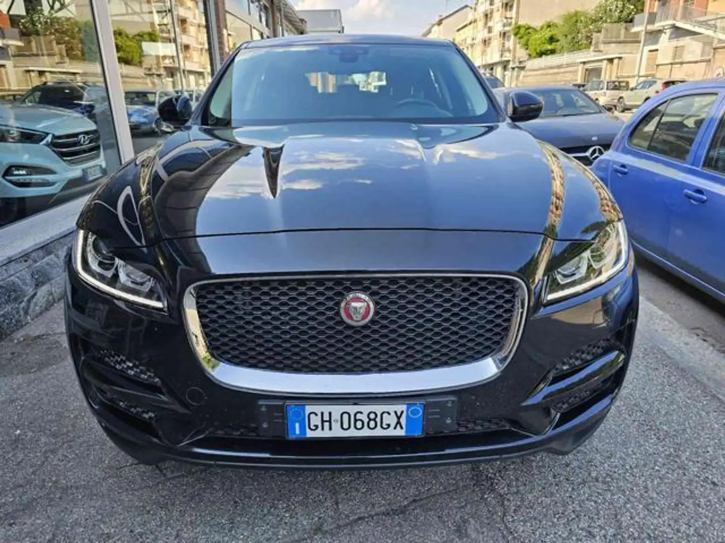 Jaguar F-Pace 2.0 D 180 CV AWD aut. Prestige Negro - 2