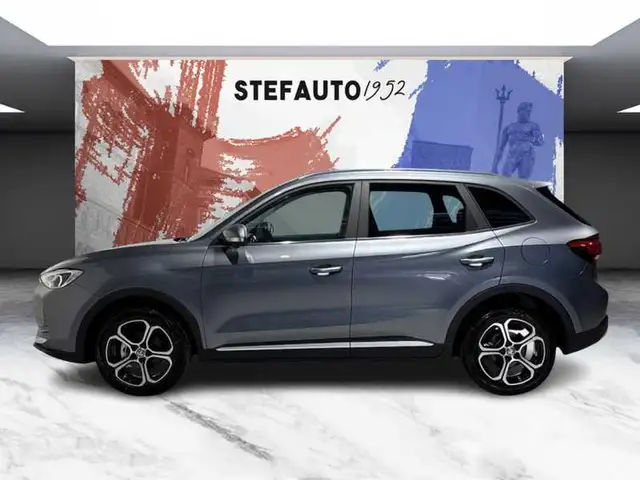 MG ZS view 3