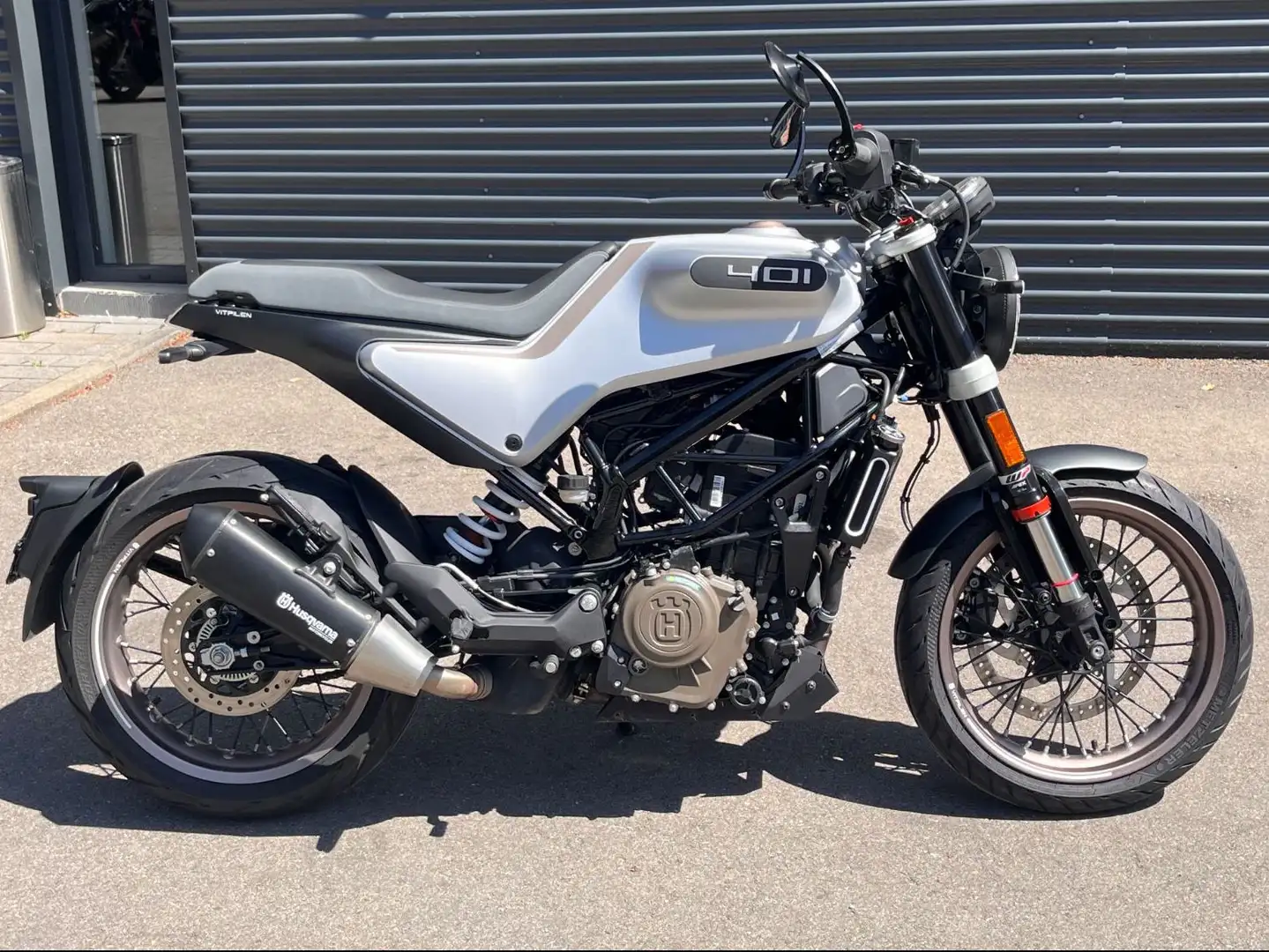 Husqvarna Vitpilen 401 * WIE NEU * Lenkerumbau * TOP ! Srebrny - 1