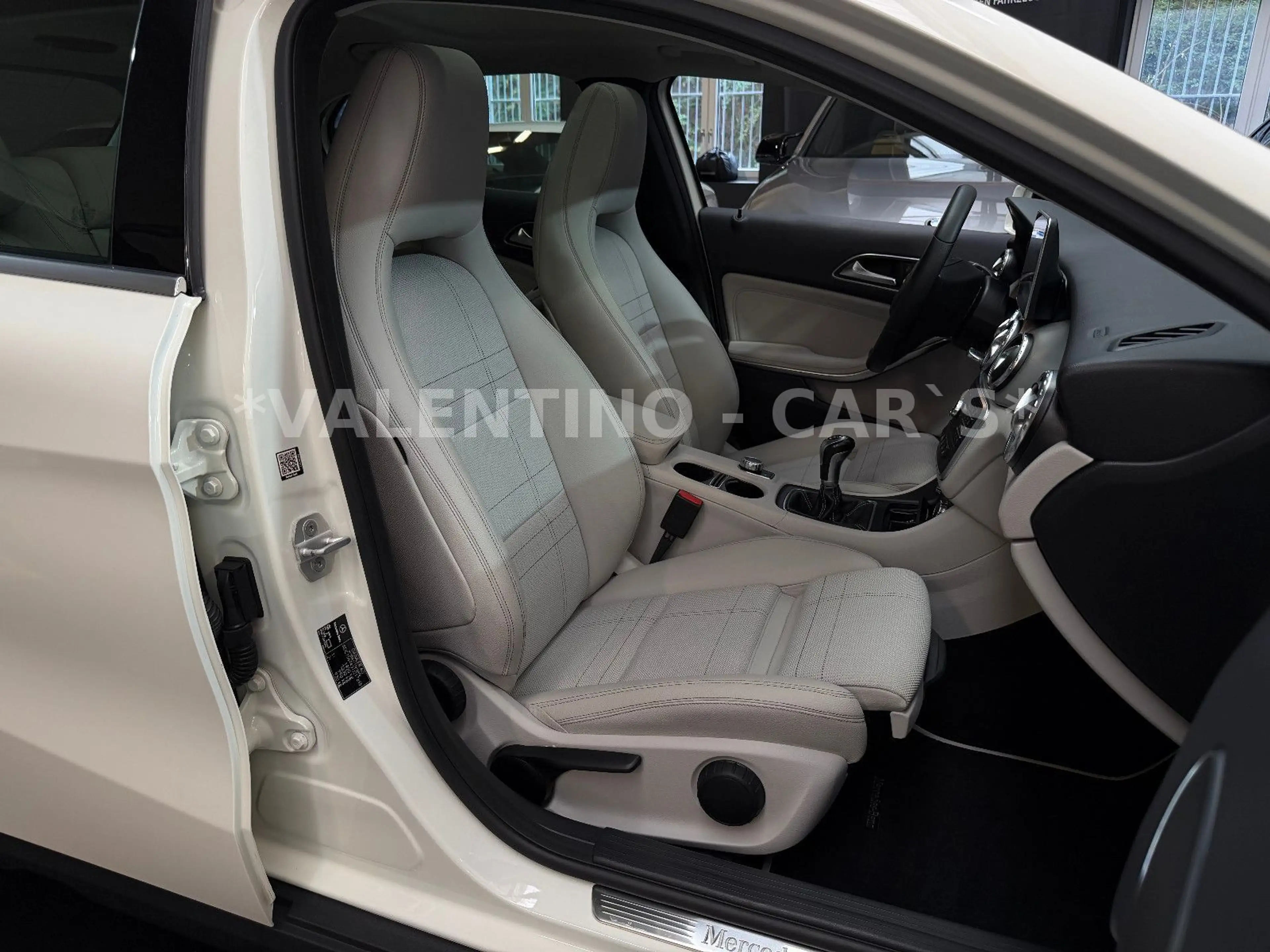 Mercedes-Benz GLA 200 Urban/Pano/BiXen/Tot/Navi/Parkass/Assis+ — photo 14