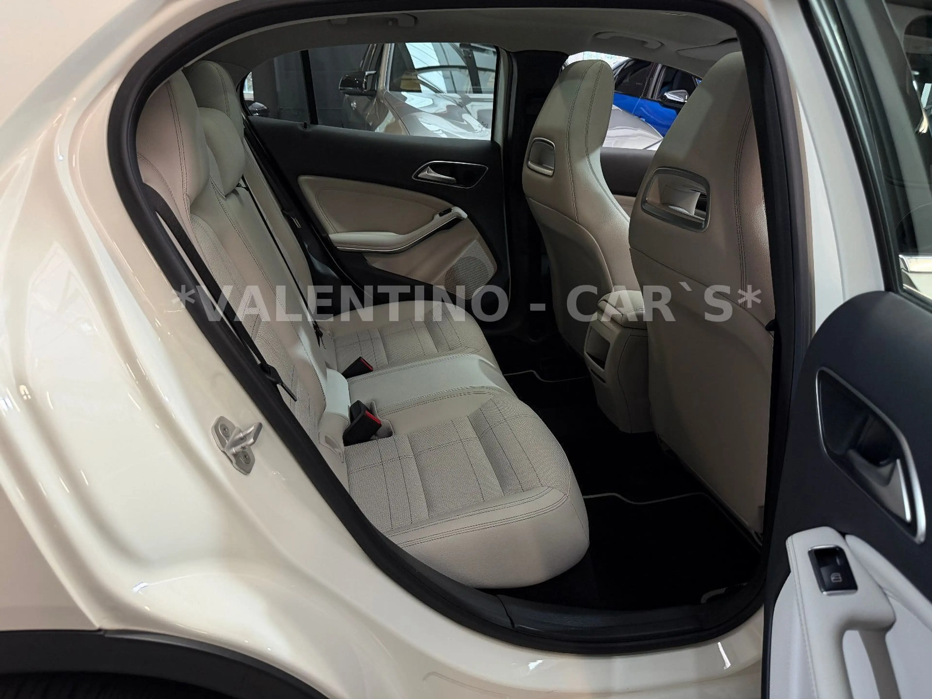 Mercedes-Benz GLA 200 Urban/Pano/BiXen/Tot/Navi/Parkass/Assis+ — photo 15