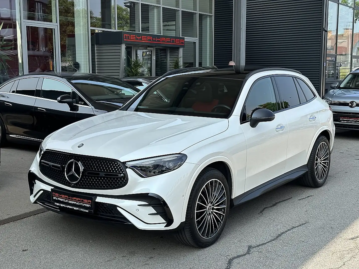 Mercedes-Benz GLC 220 d 4MATIC AMG-Line Aut. / AHK / LED / Head Up / ... Weiß - 1