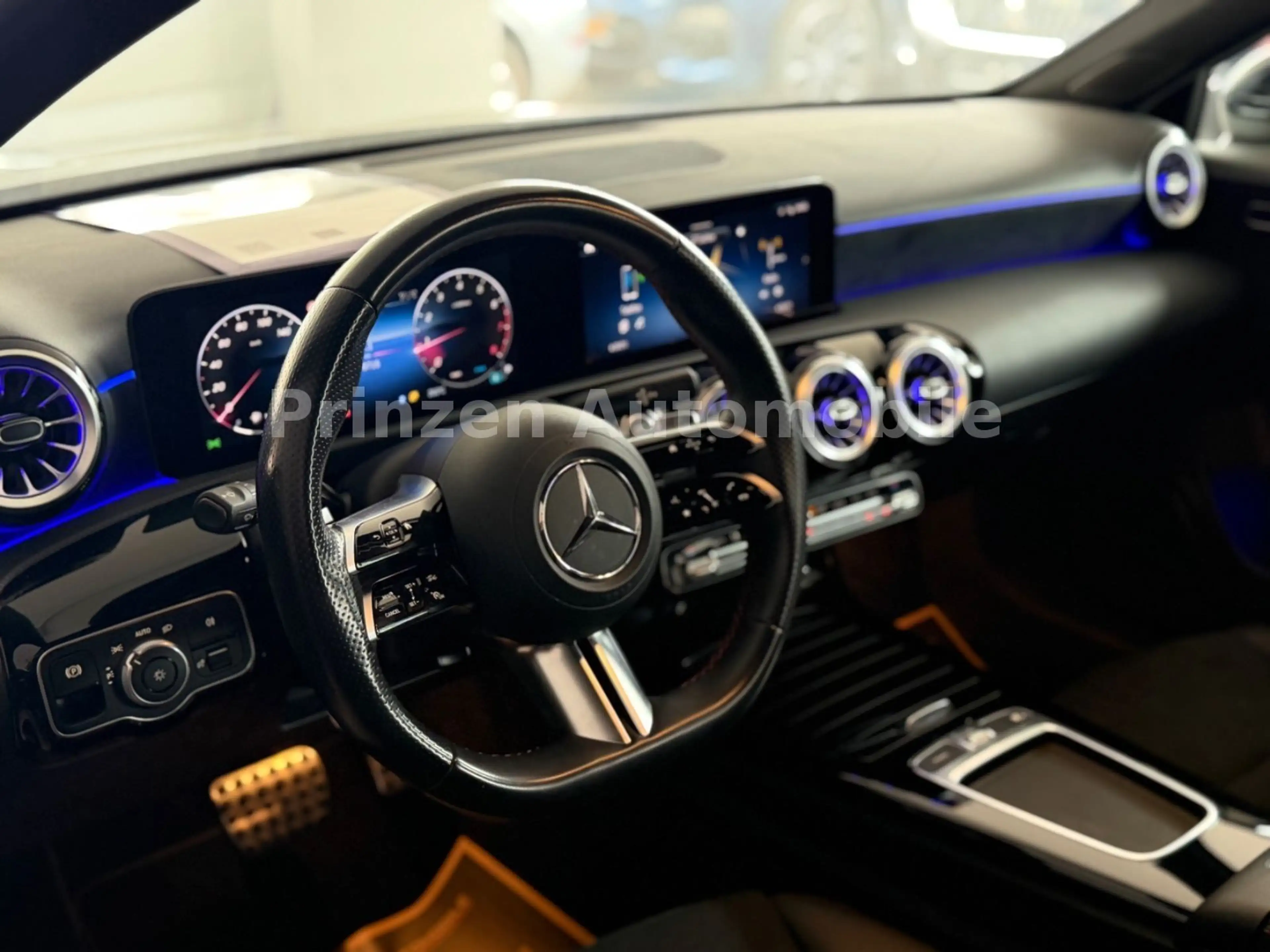 Mercedes-Benz A 200 *AMG*Ambiente*Led*Spur*R.Kam*Acc*Keyless* — photo 8