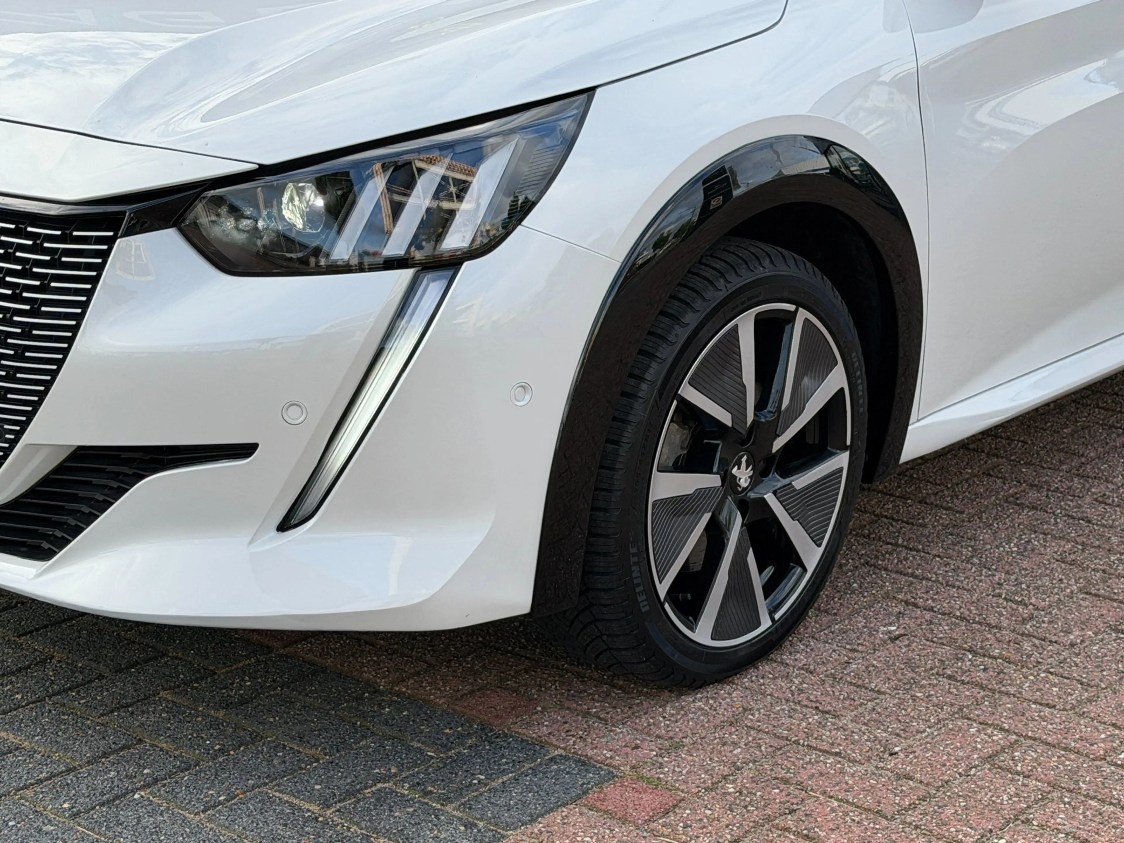 Peugeot e-208 EV GT 350 50 kWh Clima|Cruise|NAVI|CAM|PANORAMA — photo 4