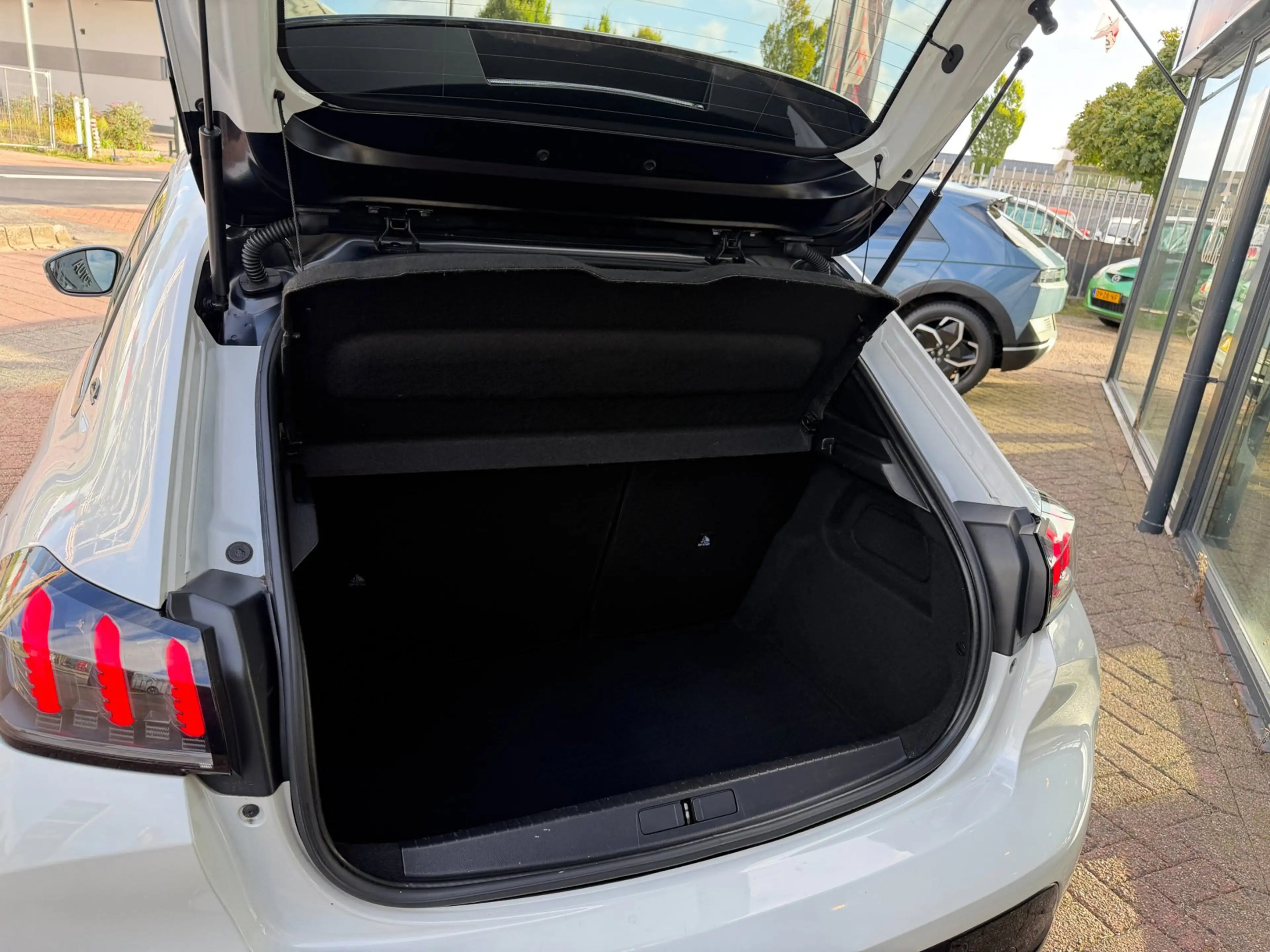 Peugeot e-208 EV GT 350 50 kWh Clima|Cruise|NAVI|CAM|PANORAMA — photo 9