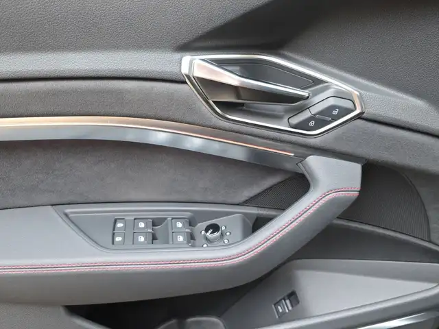 Audi Q8 E-Tron view 8