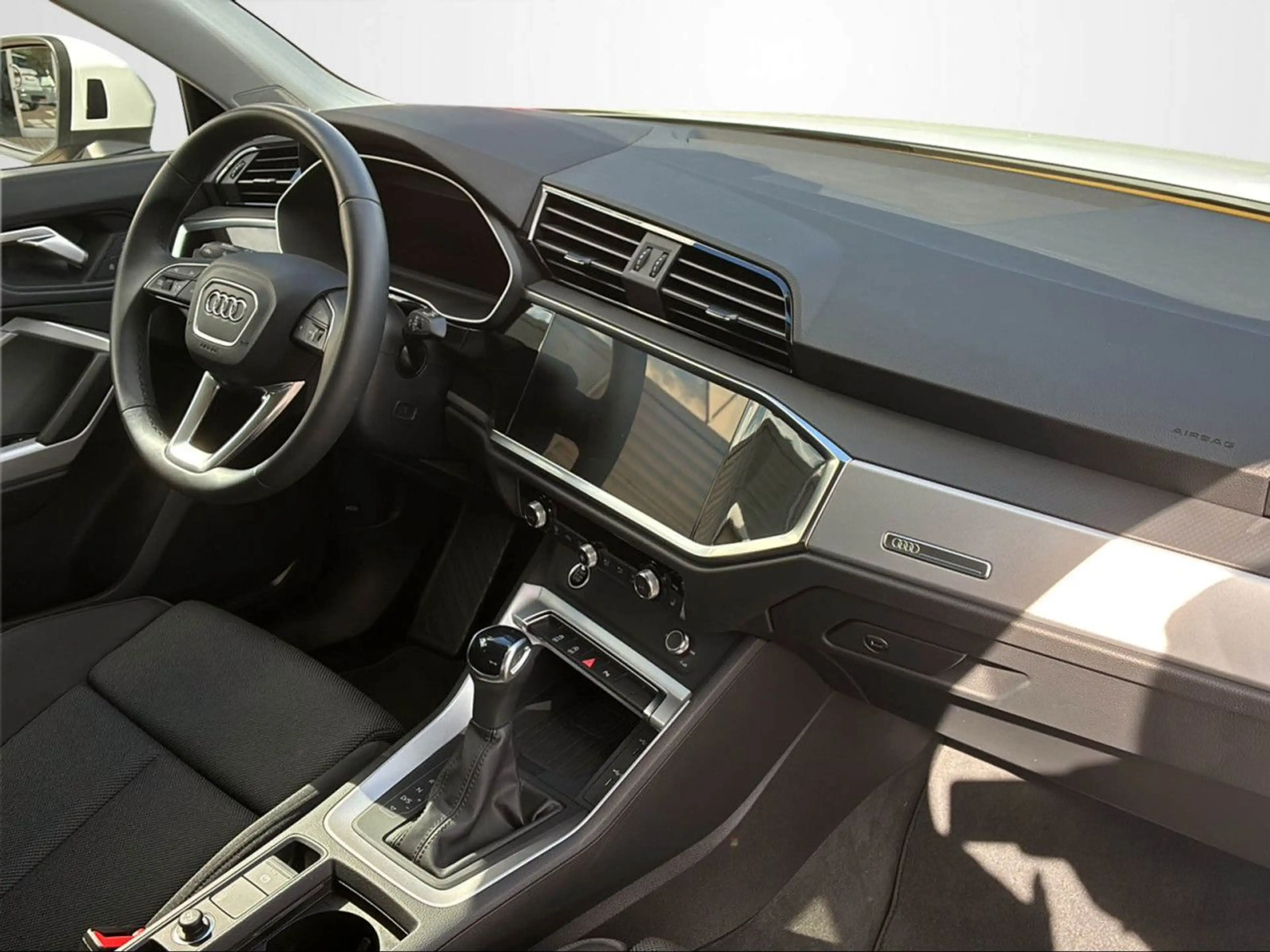 Audi Q3 35 TFSI S-TRONIC ADVANCED AZV+SHZ+PDC LED Klima — photo 11