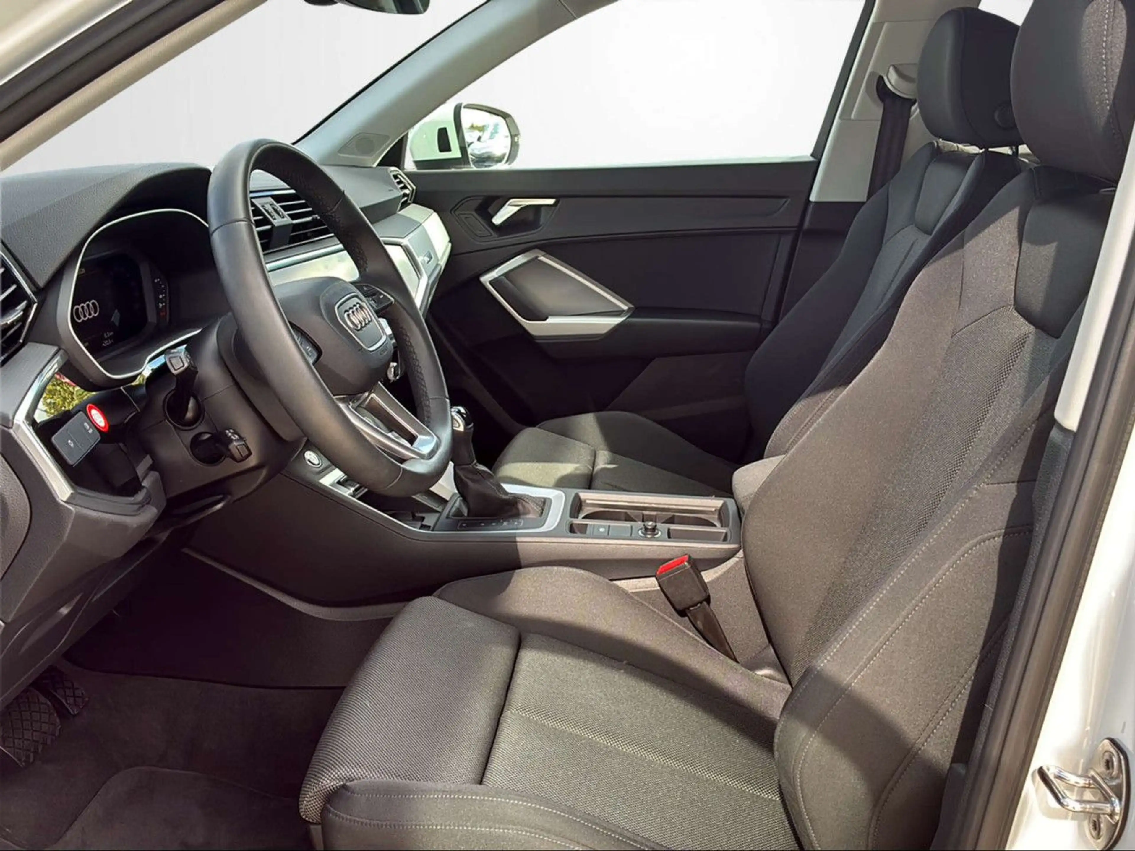Audi Q3 35 TFSI S-TRONIC ADVANCED AZV+SHZ+PDC LED Klima — photo 8