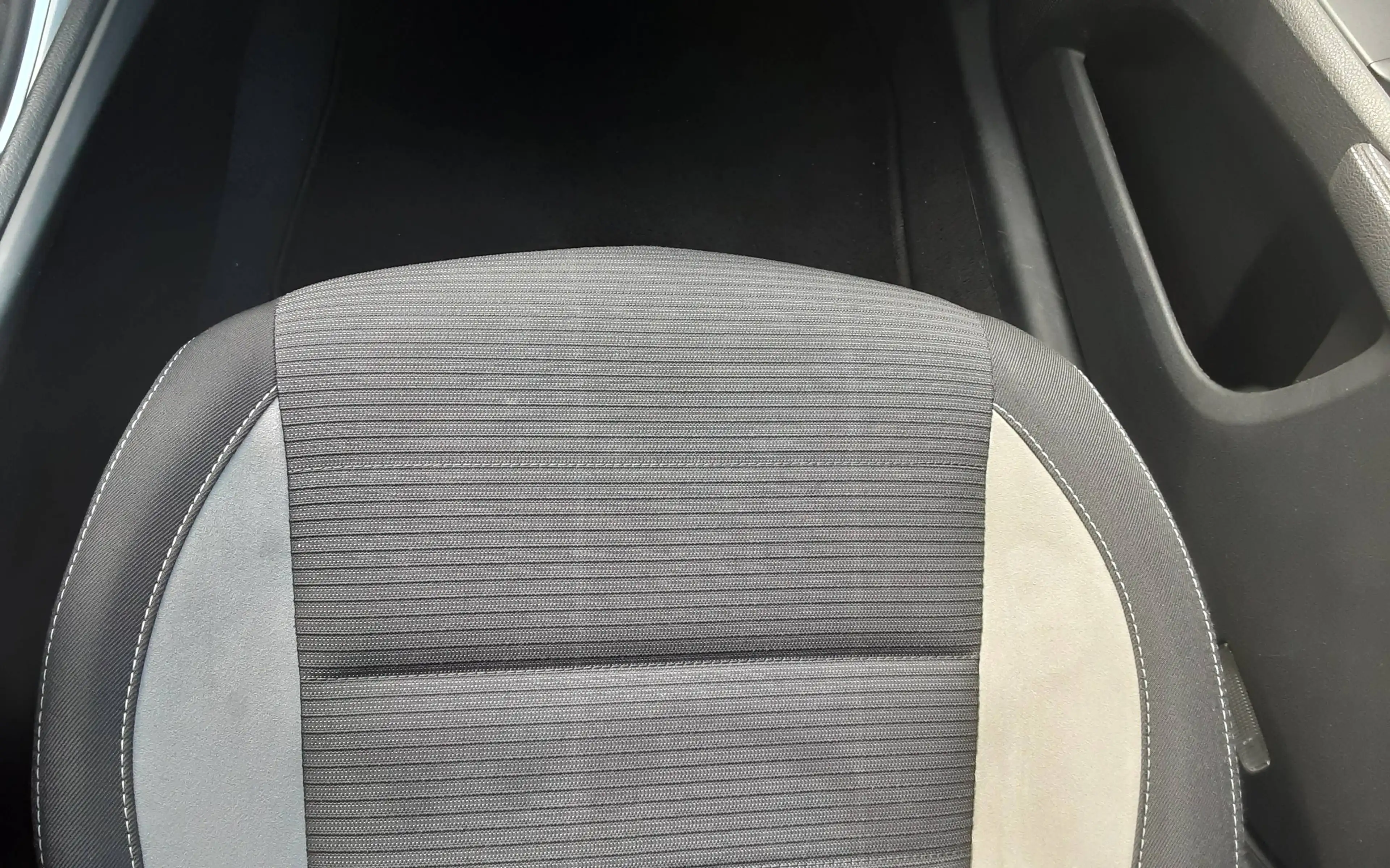 Toyota Avensis D4D — photo 11
