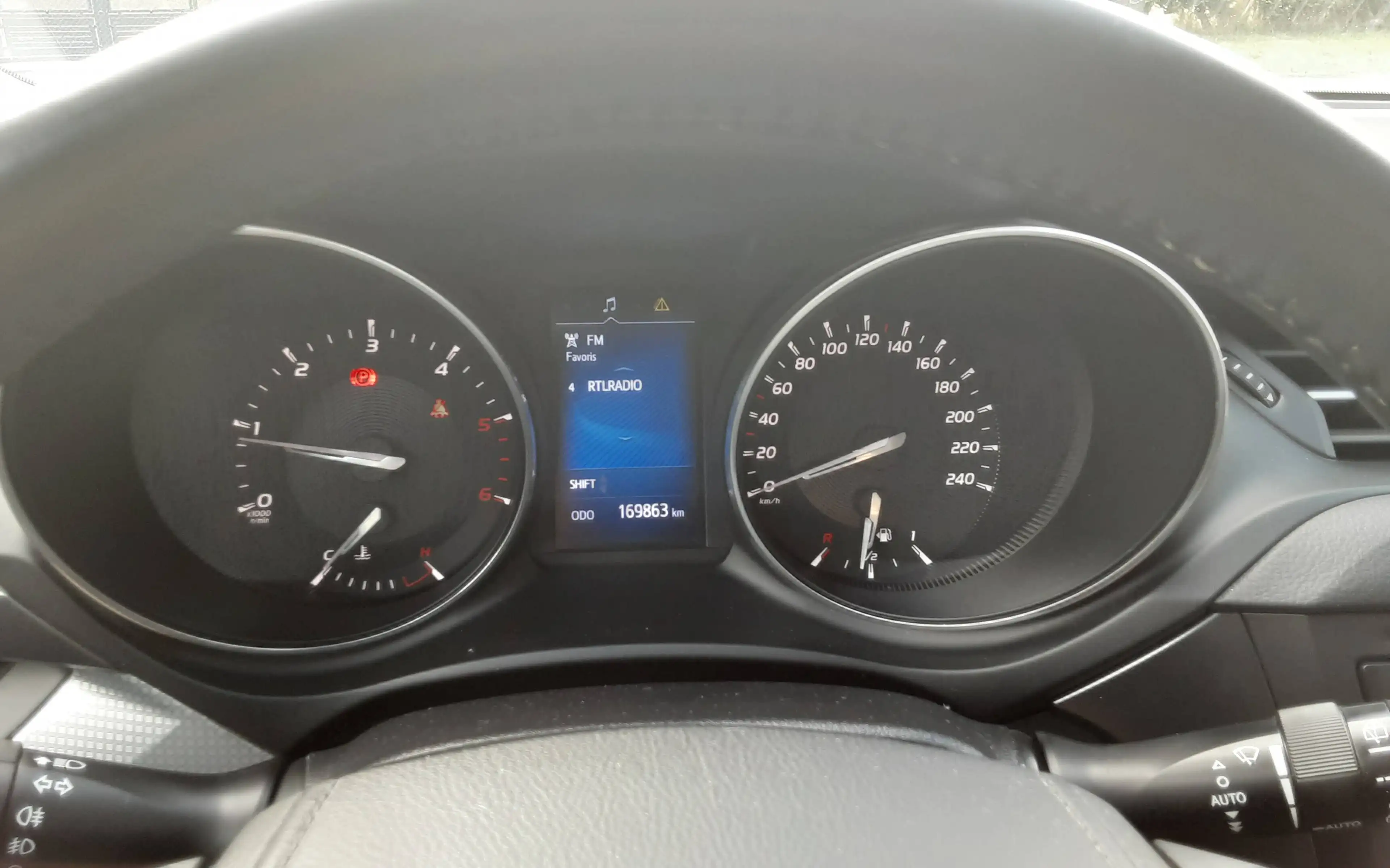 Toyota Avensis D4D — photo 14