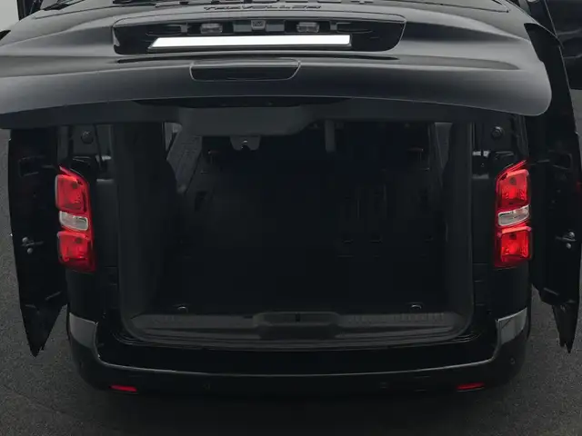 Peugeot Traveller view 9
