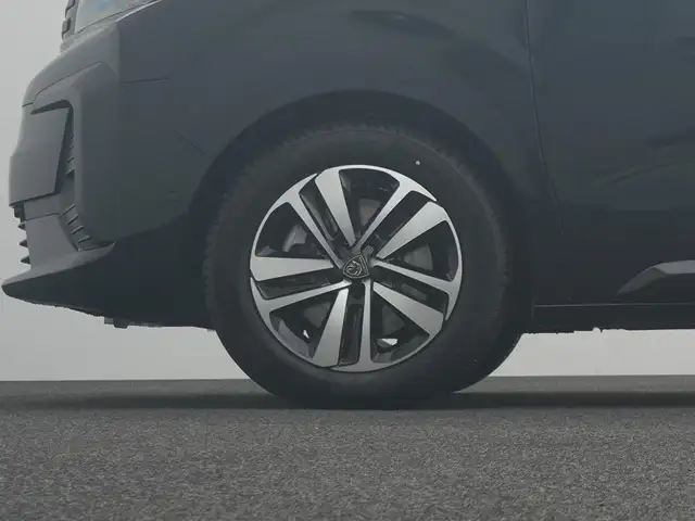 Peugeot Traveller view 10