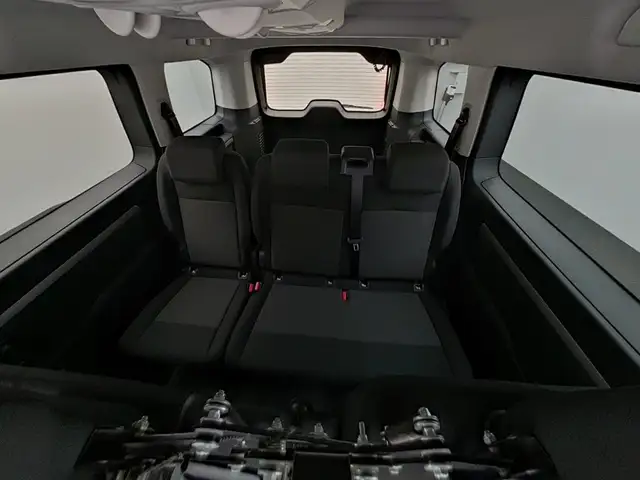 Peugeot Traveller view 16