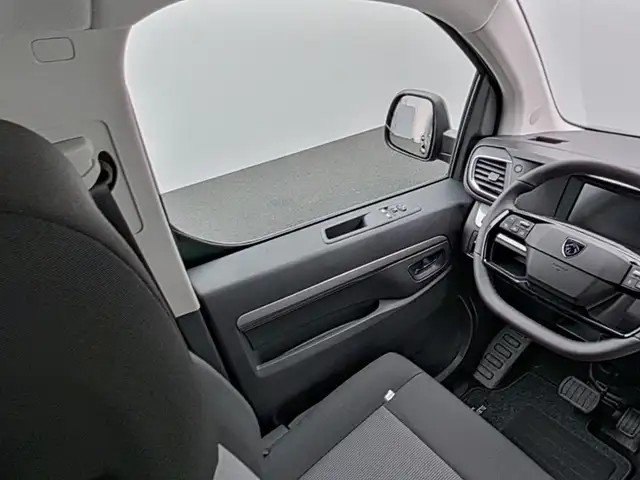 Peugeot Traveller view 15