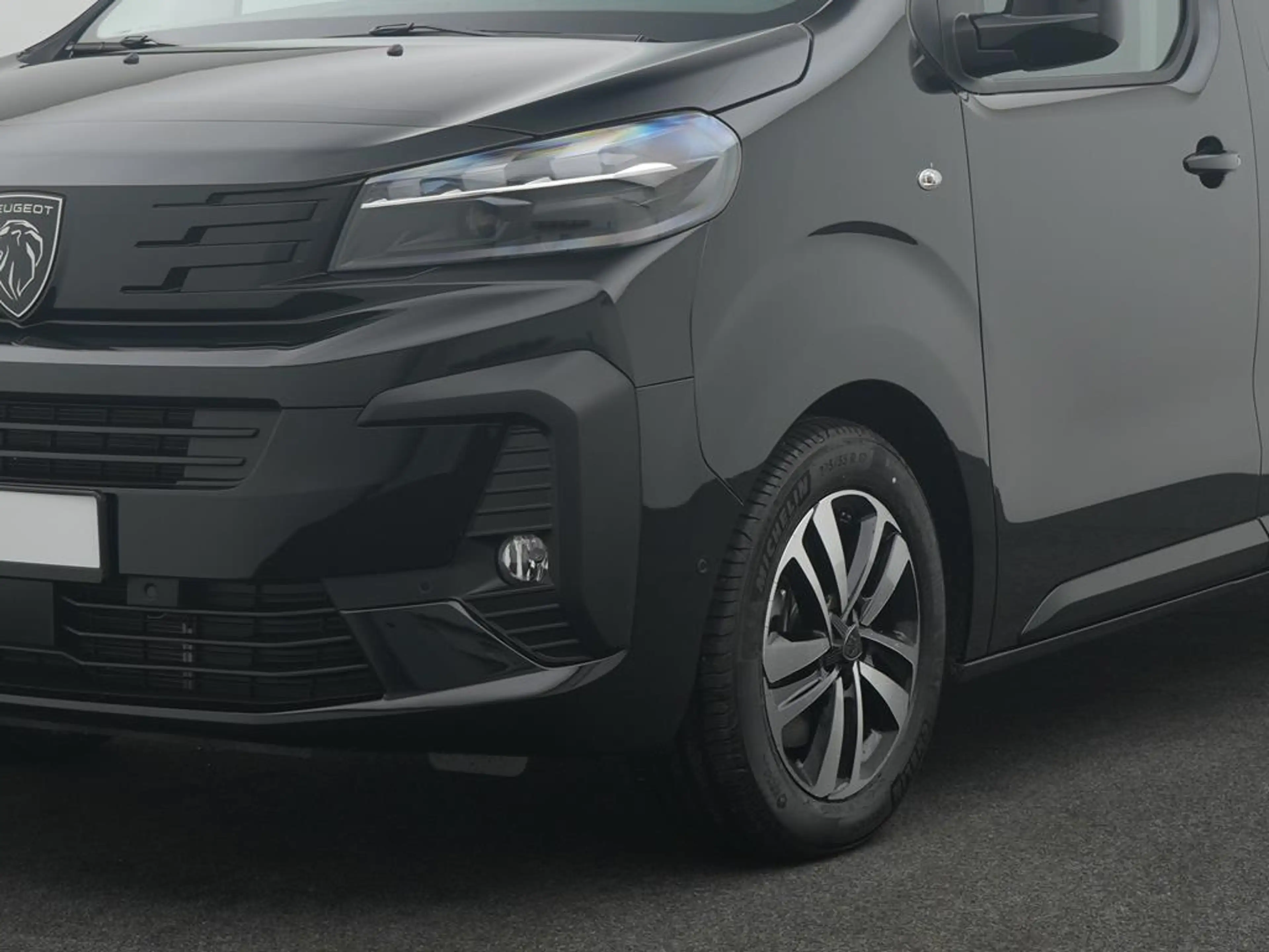 Peugeot Traveller Active L2 BlueHDi 180 EAT8 — photo 11