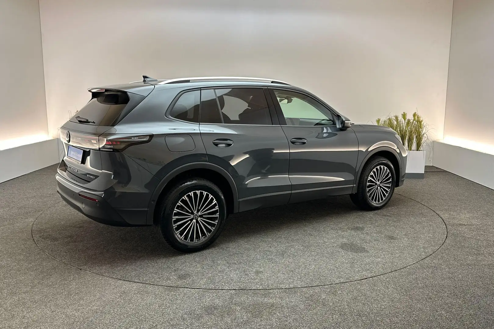 Volkswagen Tiguan 1.5 204pk DSG eHybrid Life Edition | Adaptive Crui Grau - 2