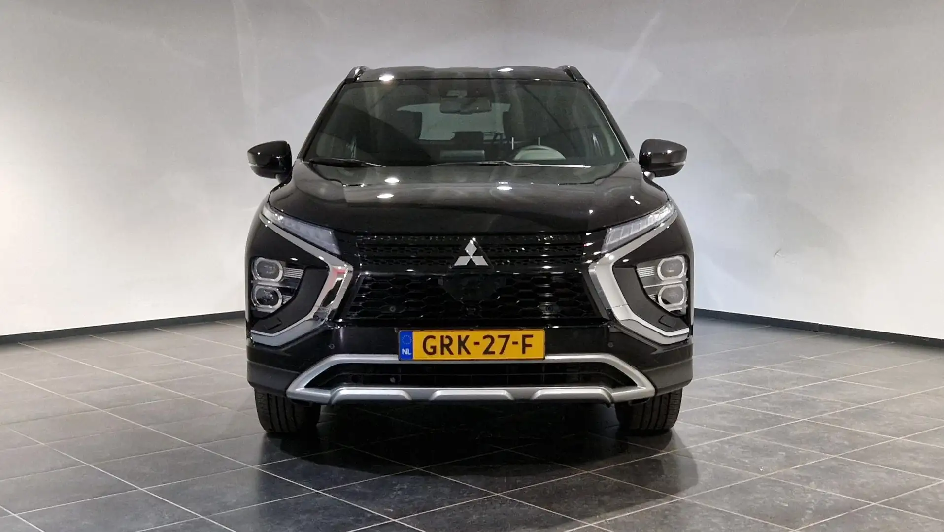 Mitsubishi Eclipse Cross 2.4 PHEV Intense+ Zwart - 2