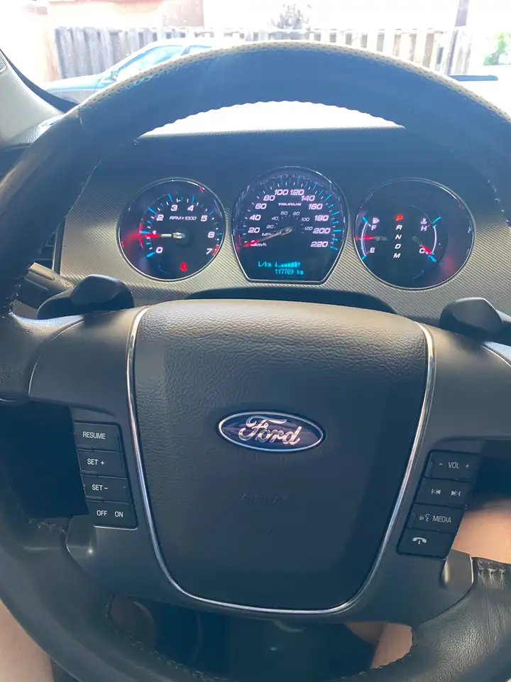 Ford Taurus photo Ford Taurus
