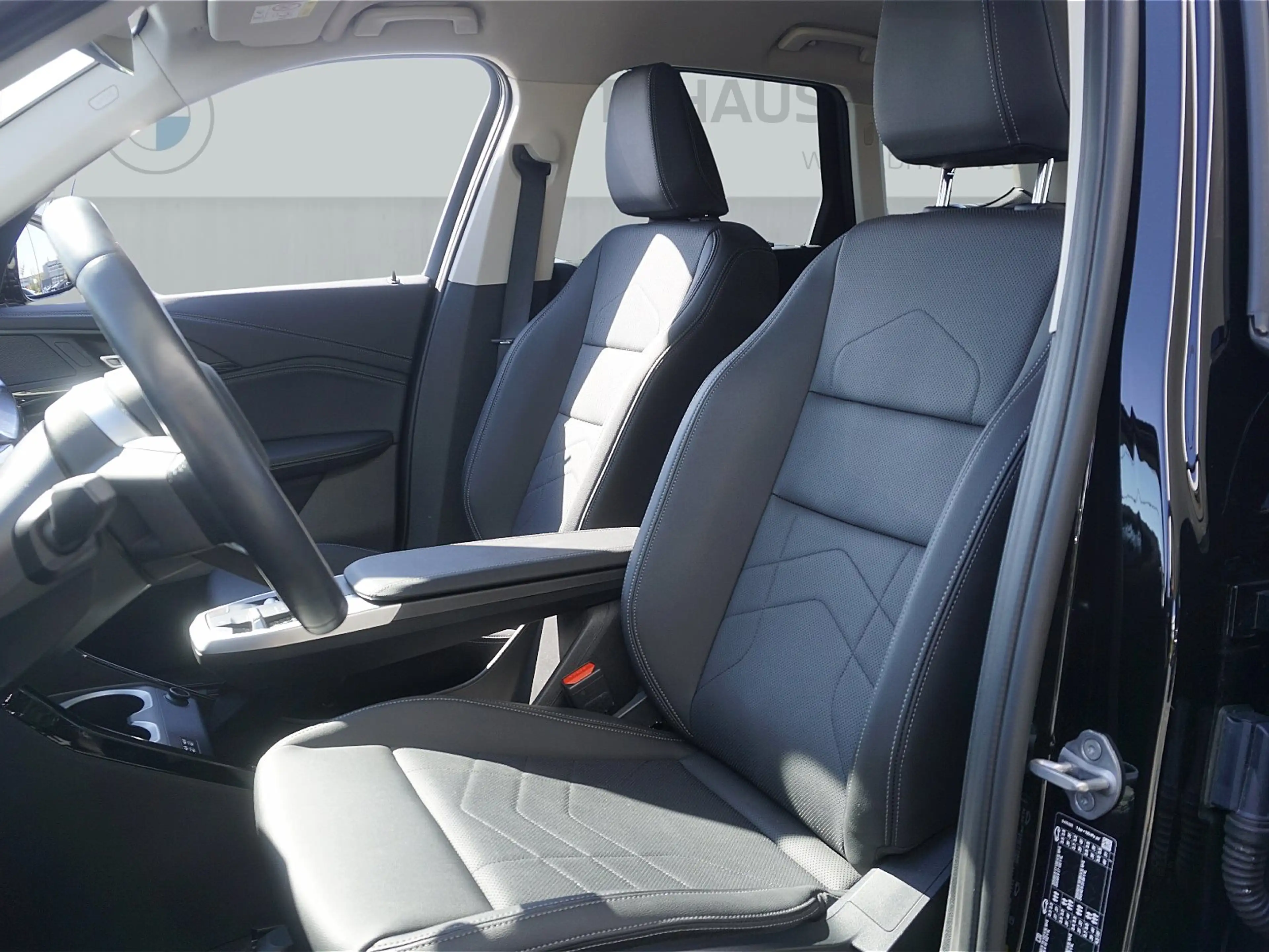 BMW iX1 xDrive30 xLine StHz+StKlima+Navi+Kamera+SHZ — photo 7