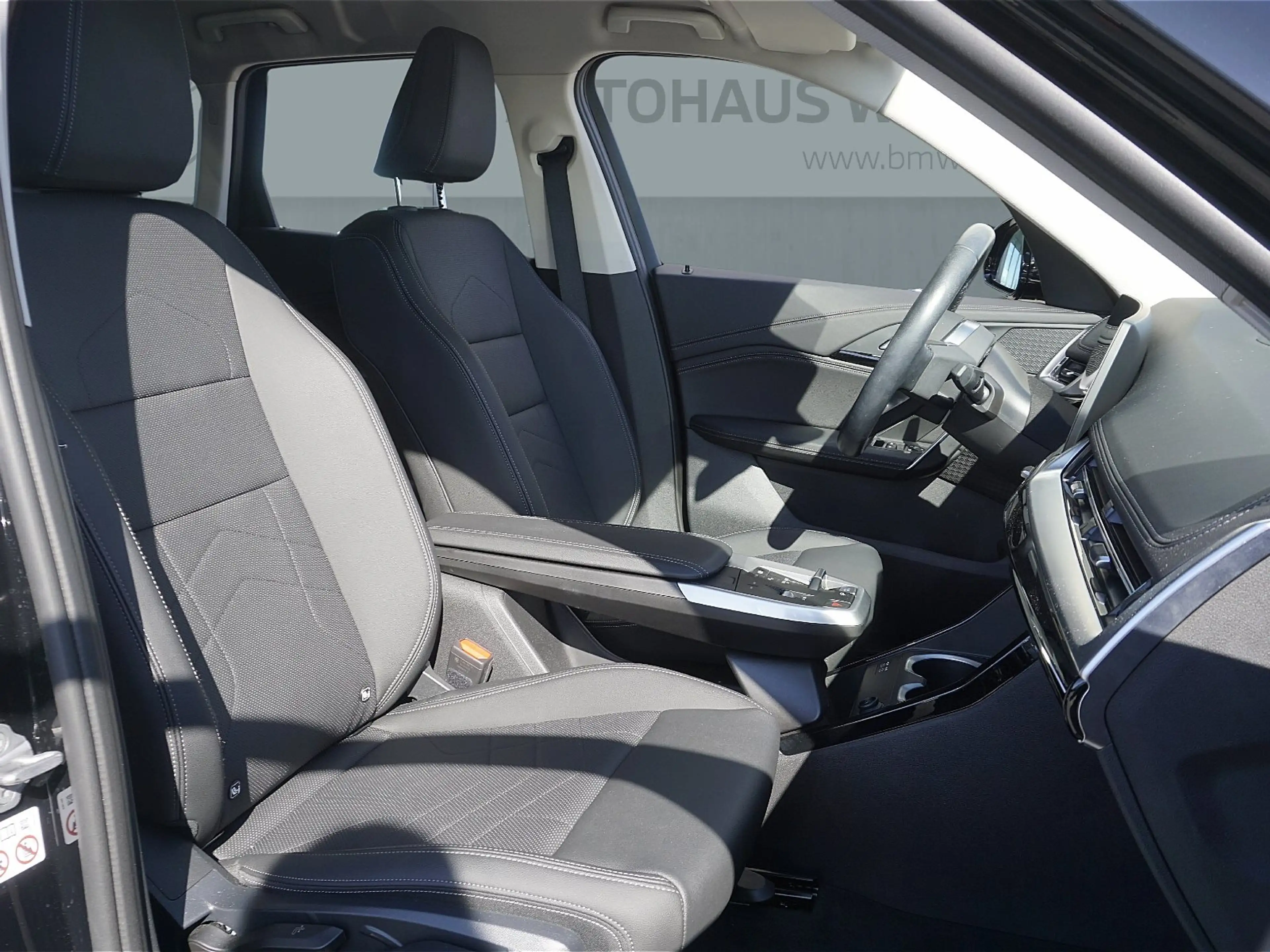 BMW iX1 xDrive30 xLine StHz+StKlima+Navi+Kamera+SHZ — photo 9