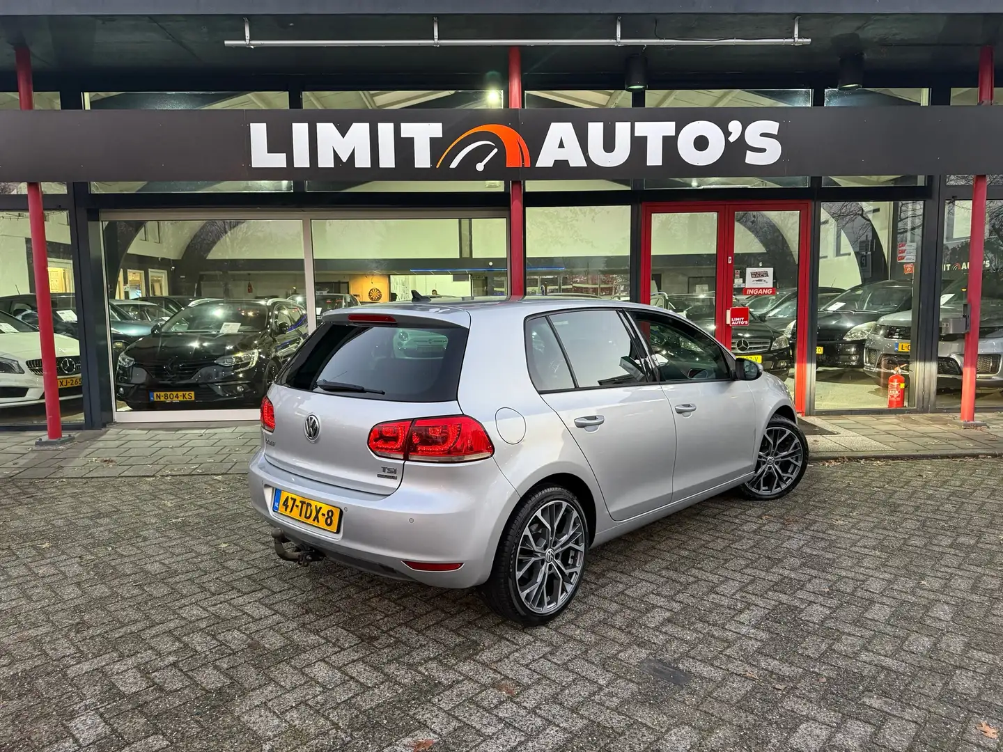 Volkswagen Golf 1.2 TSI Highline BlueMotion/Xenon/Climate/Cruise/N Grijs - 2