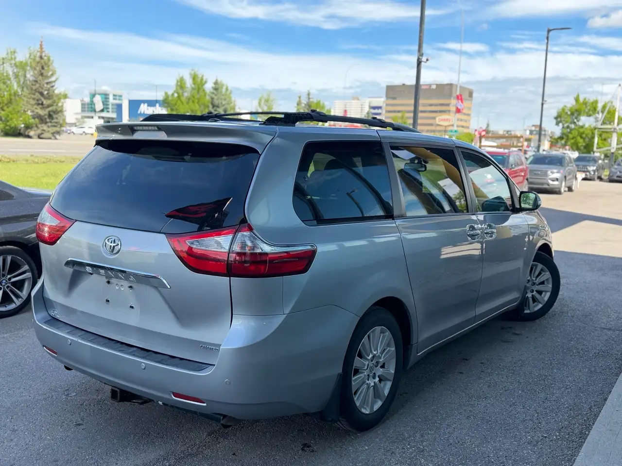 Toyota Sienna photo Toyota Sienna