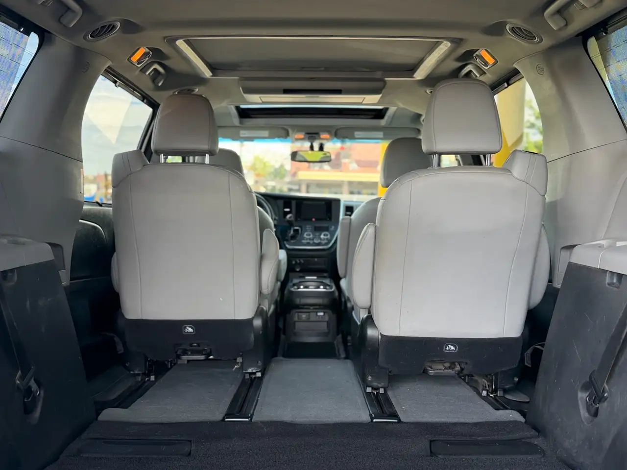 Toyota Sienna photo Toyota Sienna