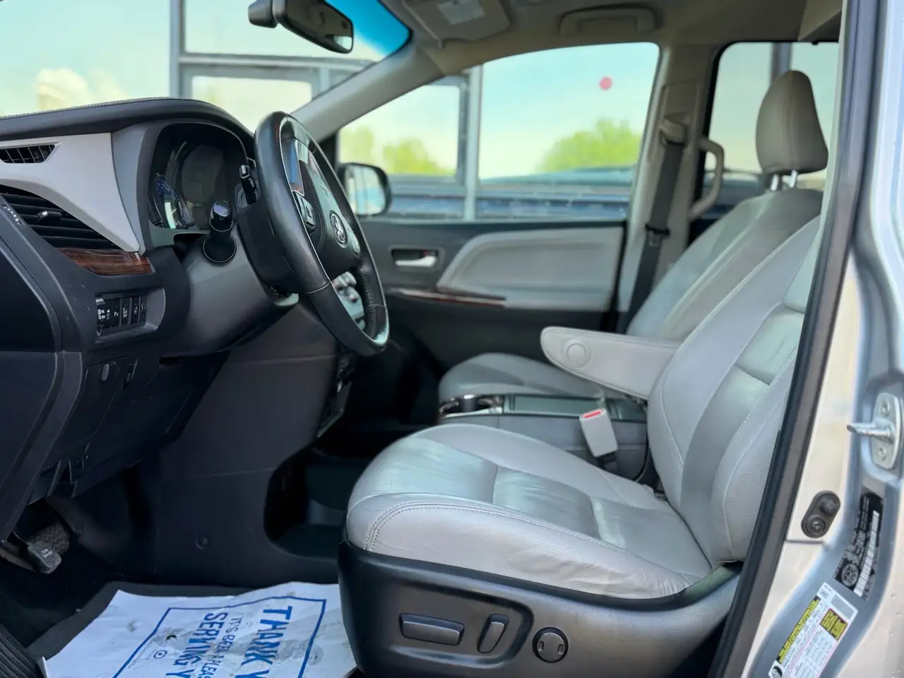 Toyota Sienna photo Toyota Sienna