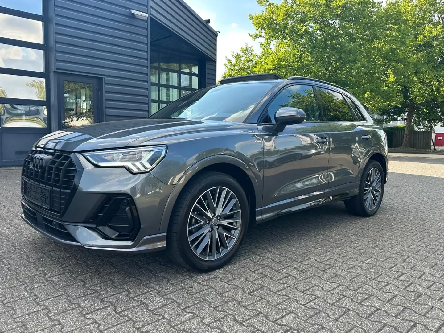 Audi Q3 35 TDI S line LEDER NAVI PANORAMA LED ACC Grijs - 1