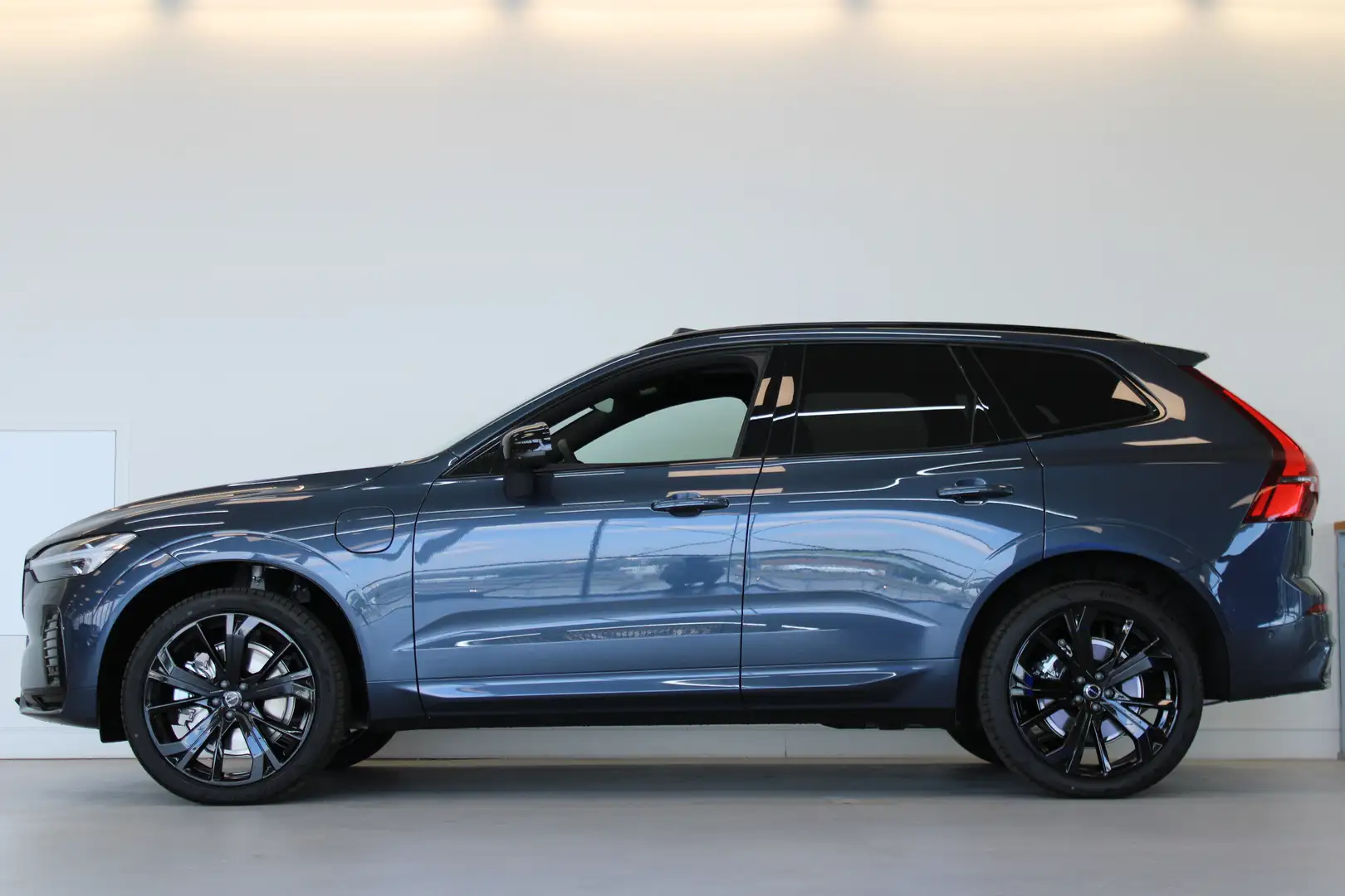 Volvo XC60 T6 350PK Ultra Black Edition | Full Option | B&W A Blauw - 2