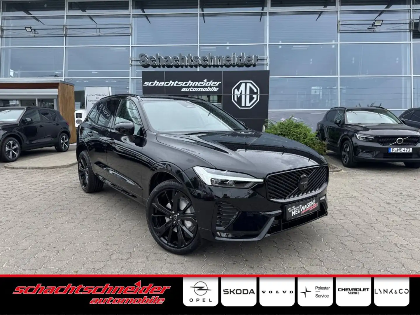 Volvo XC60 B5 B AWD Plus Black Edition+Pano+LichtPak Schwarz - 1