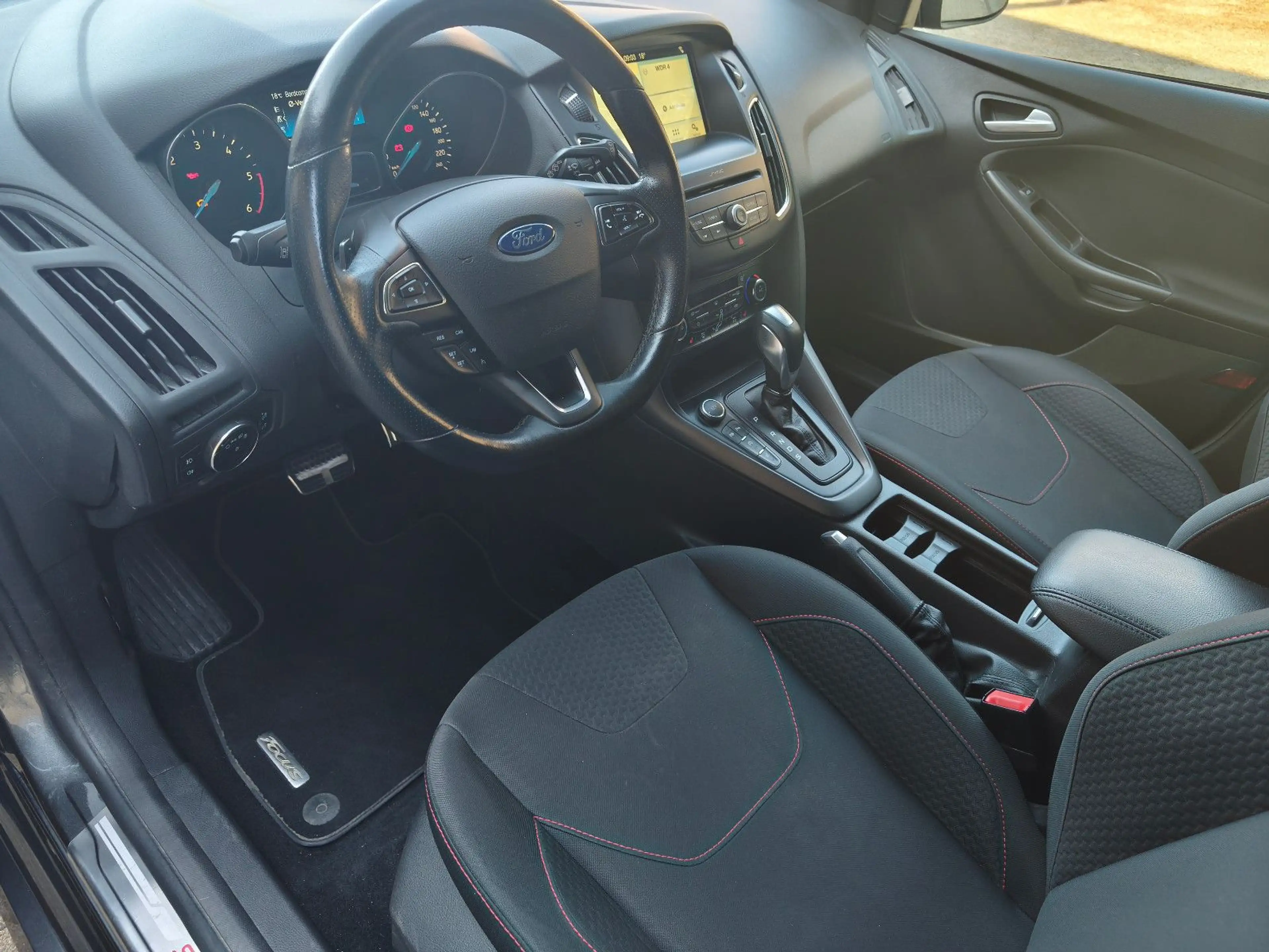 Ford Focus Turnier ST-Line/Aut./Scheckheft/1.Hand — photo 9