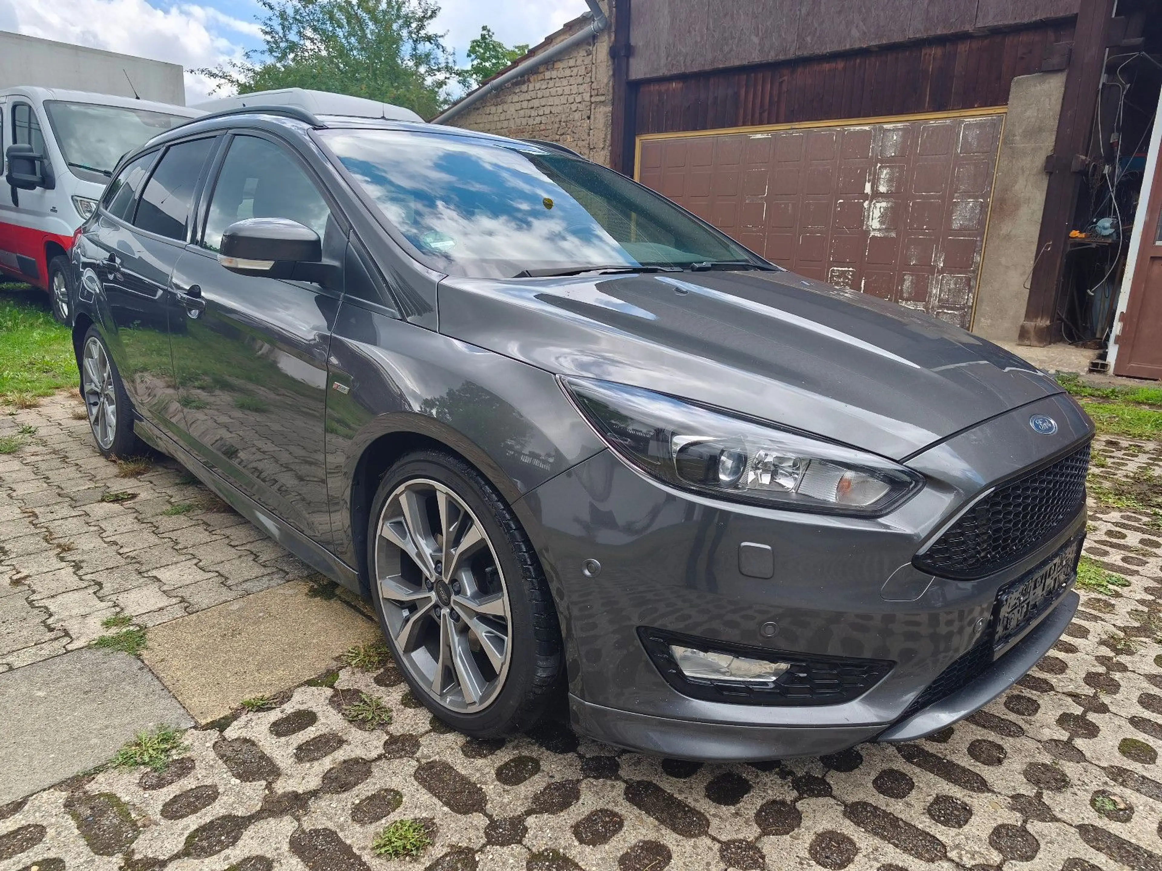 Ford Focus Turnier ST-Line/Aut./Scheckheft/1.Hand — photo 2