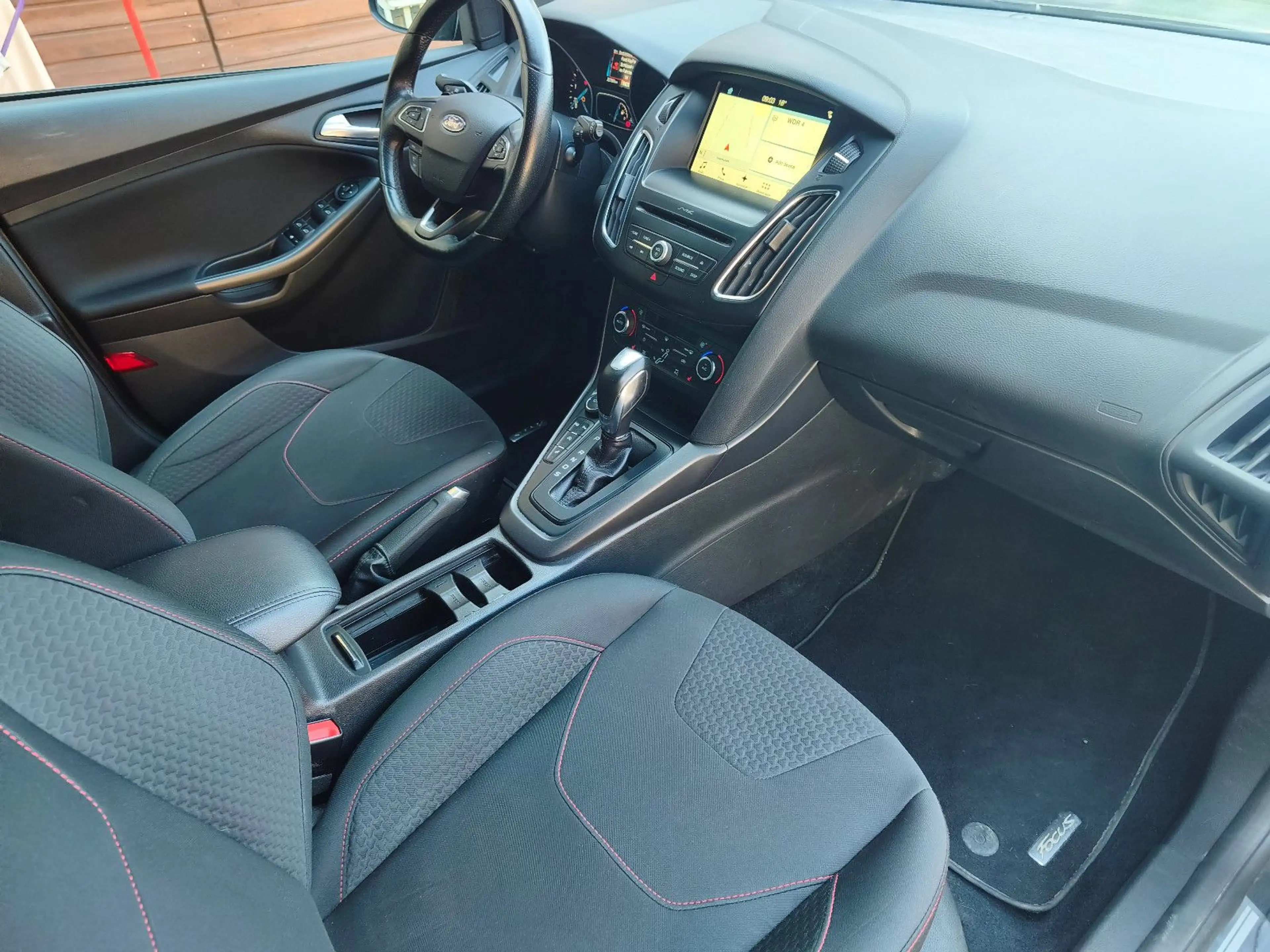 Ford Focus Turnier ST-Line/Aut./Scheckheft/1.Hand — photo 5