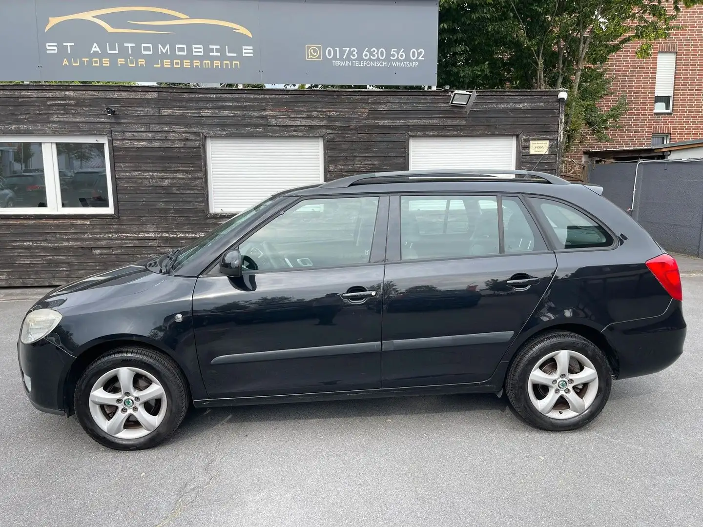 Skoda Fabia Combi Style 1.6 Edition 1HD*SCHHFT*KLIMA*STZHZG* Schwarz - 2