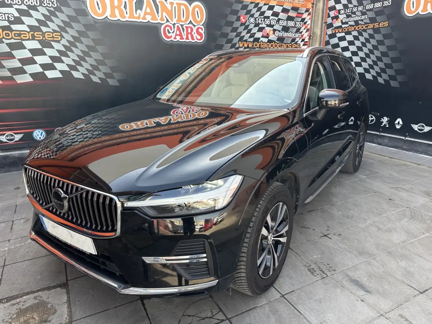 Volvo XC60 T6 Recharge Core Negro - 1