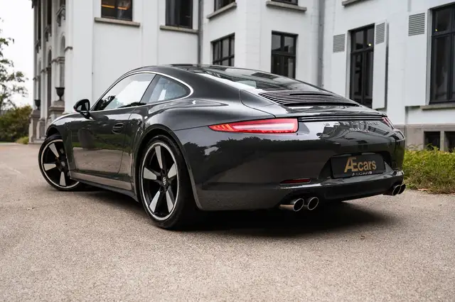 Porsche 911 view 2