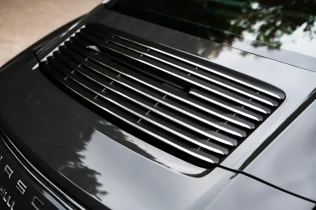 Porsche 911 view 5