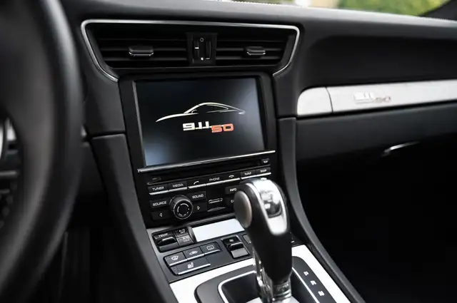 Porsche 911 view 15