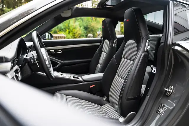 Porsche 911 view 12